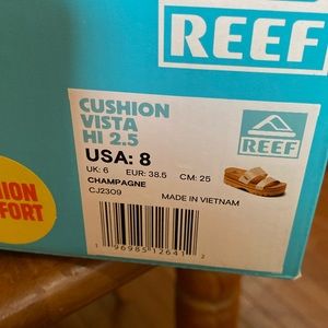 Reef Cushion Vista Hi gold sandals